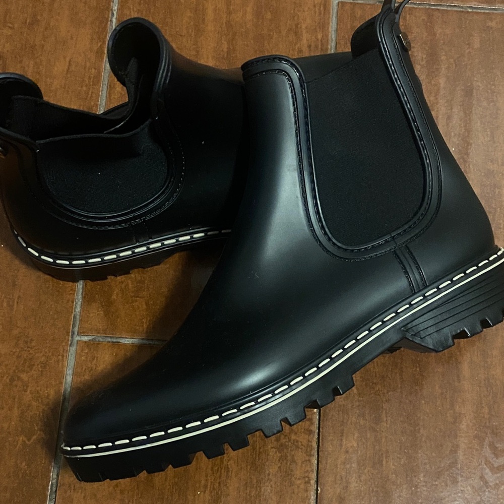 Igor Black Boots with White Stitch Detail